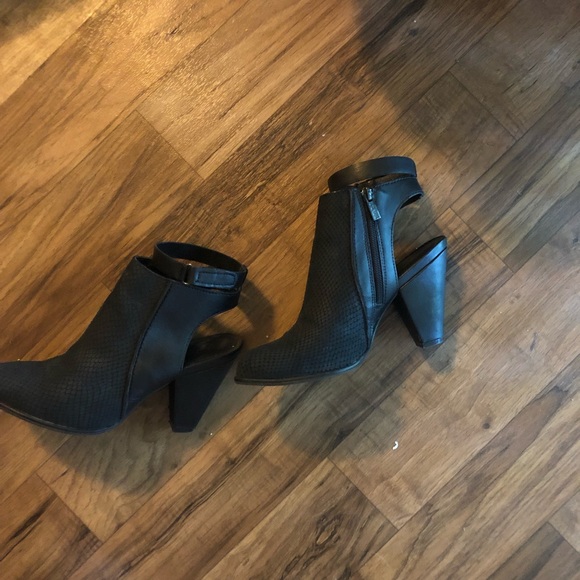 Kenneth Cole Reaction- Peg Rest Bootie - Picture 2 of 5